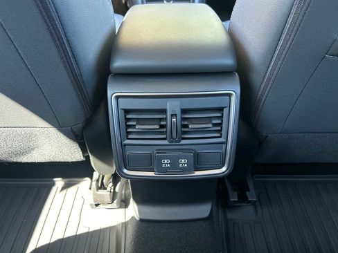 Used 2023 Subaru Forester Premium AWD/4WD image 30