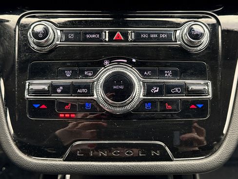 Used 2022 Lincoln Corsair AWD w/ Equipment Group 101A image 17