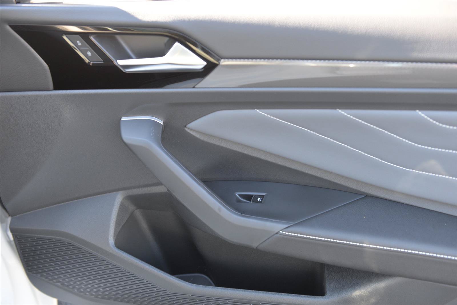 New 2027 Volkswagen Jetta SEL FWD image 16