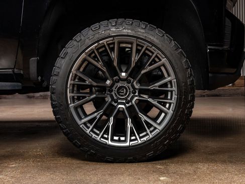 Used 2021 Chevrolet Silverado 1500 LT Trail Boss w/ Convenience Package II image 11