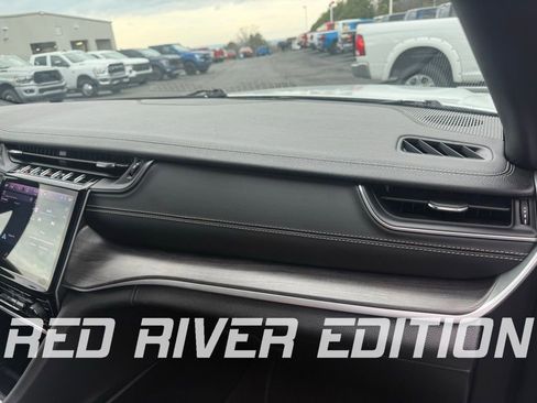 Used 2025 Jeep Grand Cherokee L Limited w/ MOPAR Finishing Package image 19