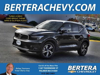 Used 2025 Volvo XC40 B5 Core
