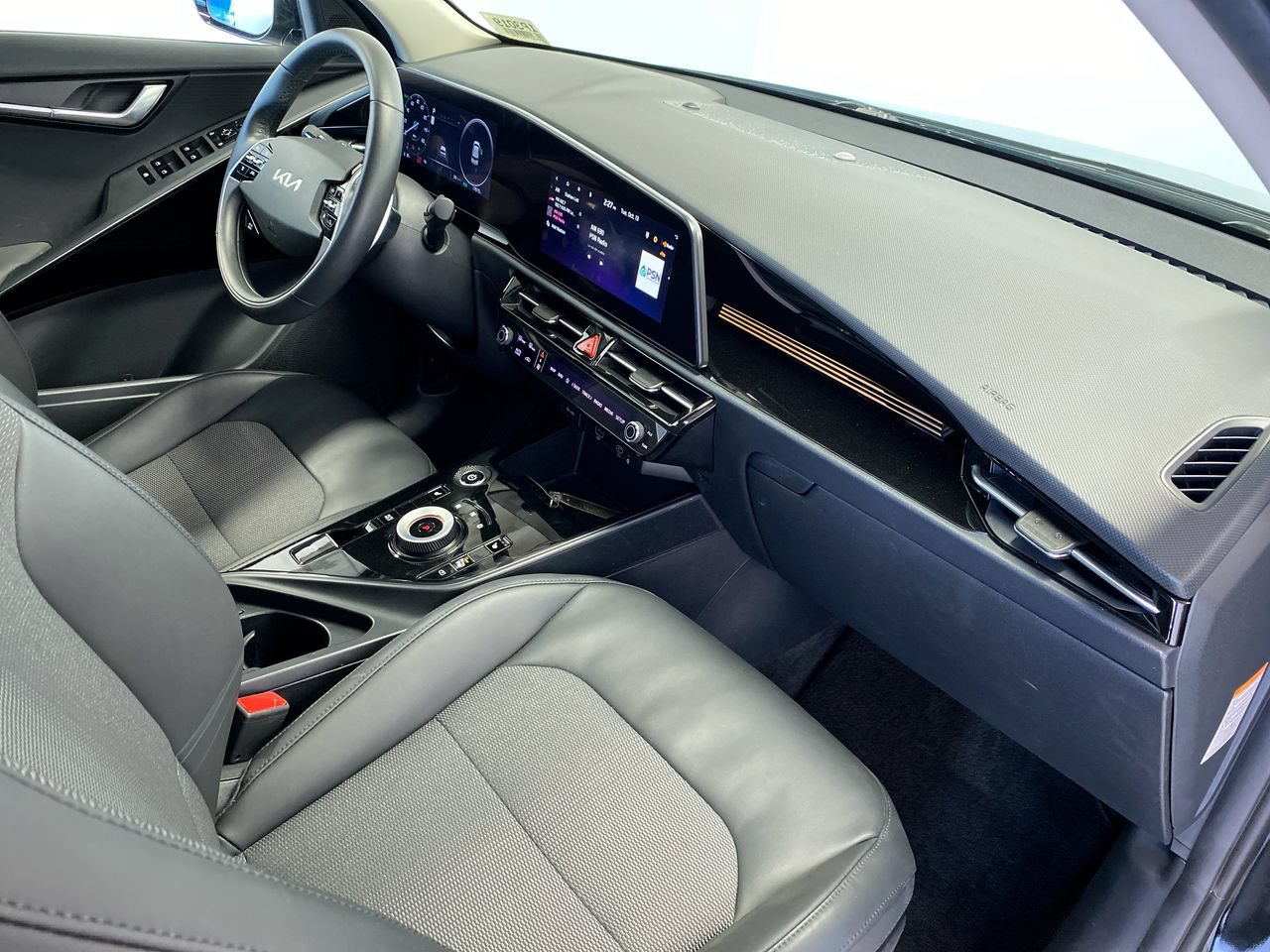 Certified 2024 Kia Niro Wind FWD image 29