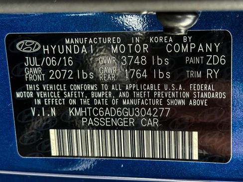 Used 2016 Hyundai Veloster FWD image 32