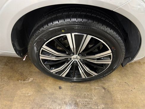 Certified 2023 Volvo XC60 B5 Plus w/ Climate Package image 36