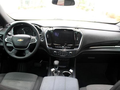 Used 2023 Chevrolet Traverse LT image 18