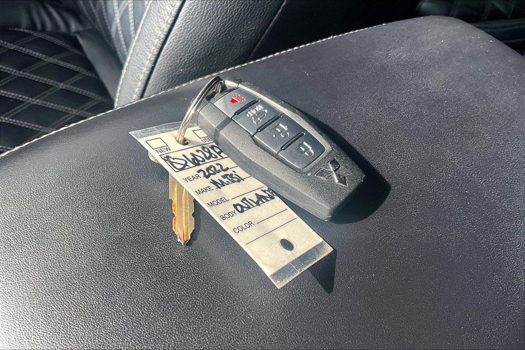 Used 2022 Mitsubishi Outlander SEL AWD/4WD image 11