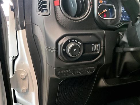 Used 2025 Jeep Wrangler Unlimited Rubicon AWD/4WD image 31