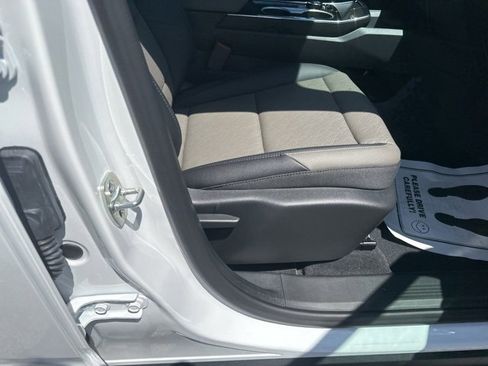 New 2026 Chevrolet Equinox LT w/ Convenience Package II image 33