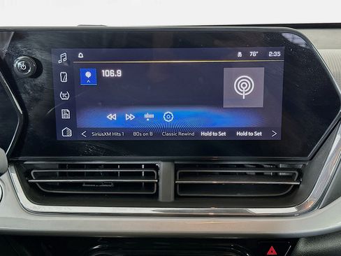 Used 2025 Chevrolet Trax LT w/ LT Convenience Package image 19