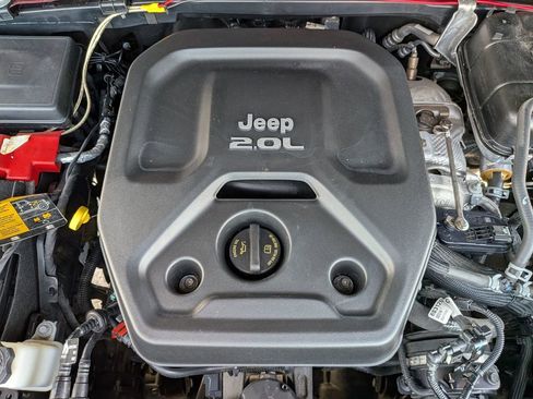 Used 2021 Jeep Wrangler Unlimited Sahara AWD/4WD image 12