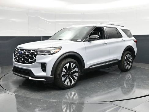 Certified 2025 Ford Explorer Platinum w/ LUX Leather Package AWD/4WD image 5