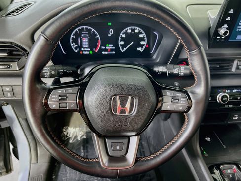 Used 2023 Honda Pilot TrailSport image 11