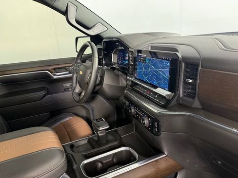 Used 2024 Chevrolet Silverado 1500 High Country w/ High Country Premium Package image 38
