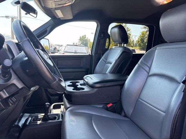 Used 2024 RAM 5500 Tradesman w/ Chrome Appearance Group AWD/4WD image 8