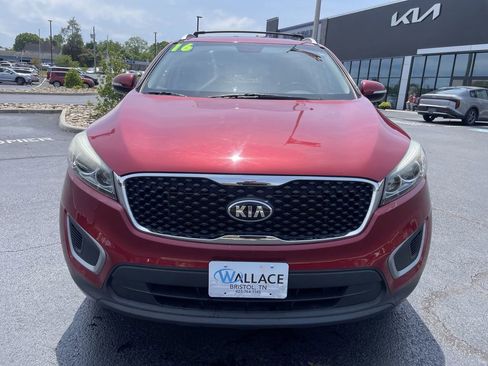 Used 2016 Kia Sorento FWD w/ LX Convenience Package image 2