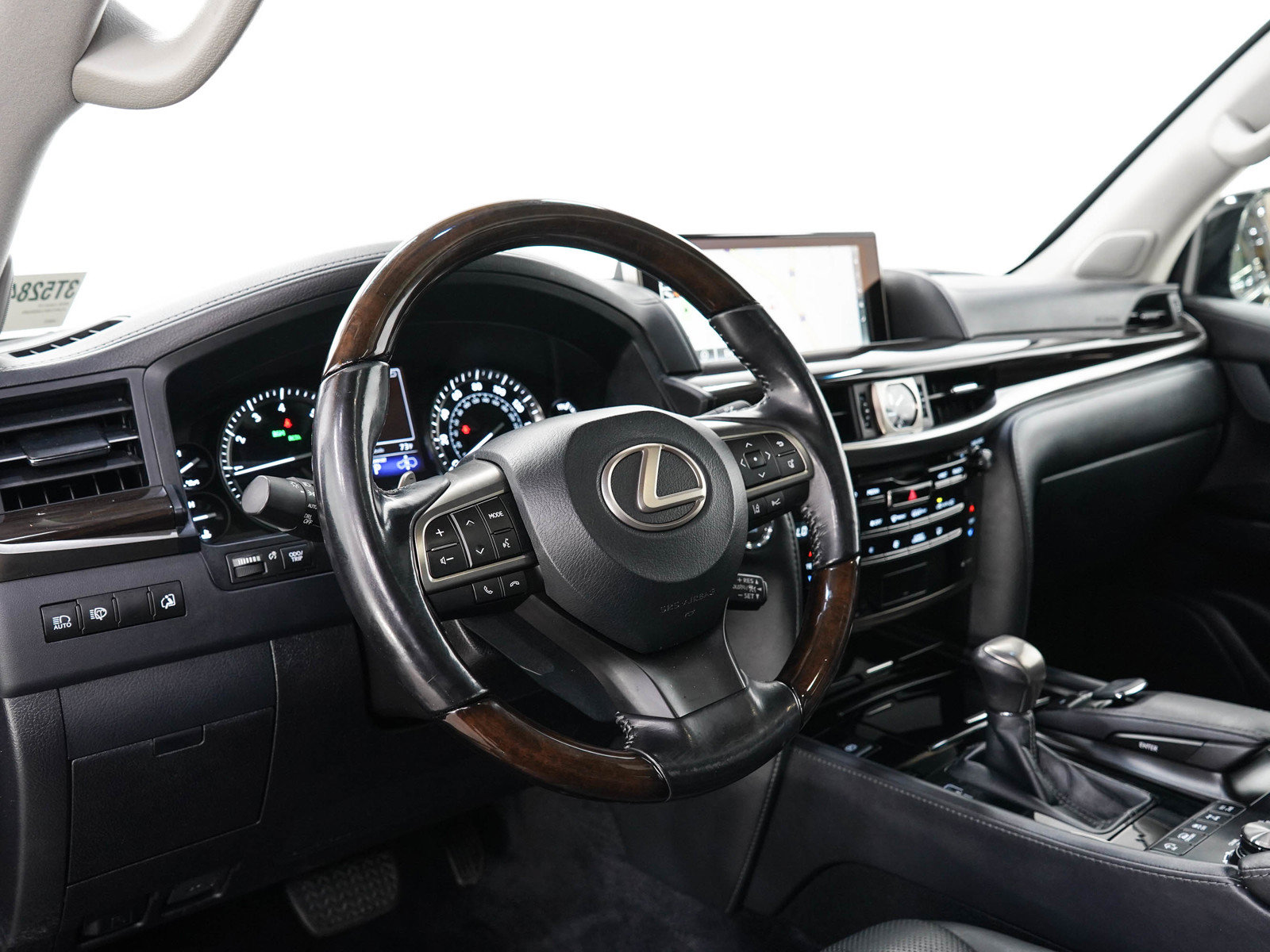 Used 2018 Lexus LX 570 4WD image 28