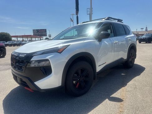 Used 2025 Nissan Rogue SV AWD/4WD image 5