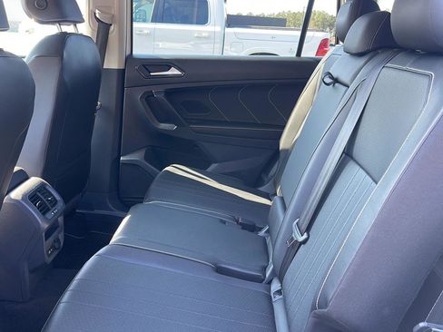 Used 2022 Volkswagen Tiguan SE image 25