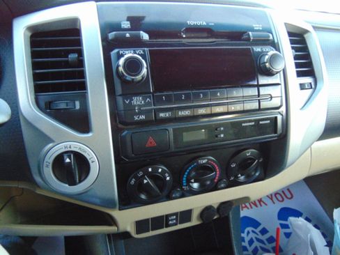 Used 2012 Toyota Tacoma 4x4 Double Cab w/ SR5 Pkg image 9