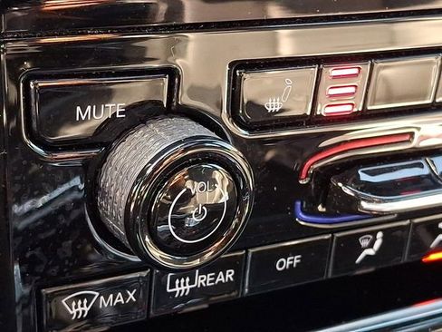 Used 2025 Jeep Grand Cherokee Limited w/ Black Appearance Package AWD/4WD image 21