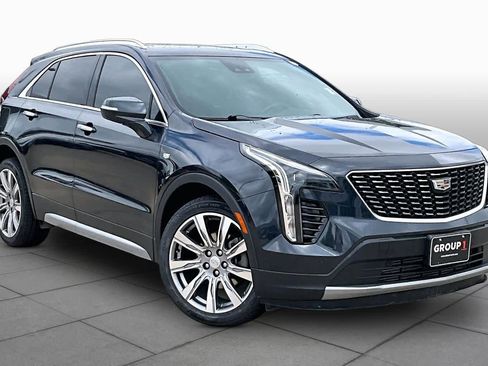 Used 2023 Cadillac XT4 Premium Luxury FWD image 2