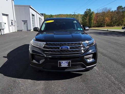 Used 2022 Ford Explorer XLT image 3