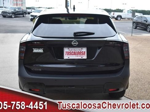 Used 2025 Nissan Kicks SV w/ Interior Electronics Package FWD image 9