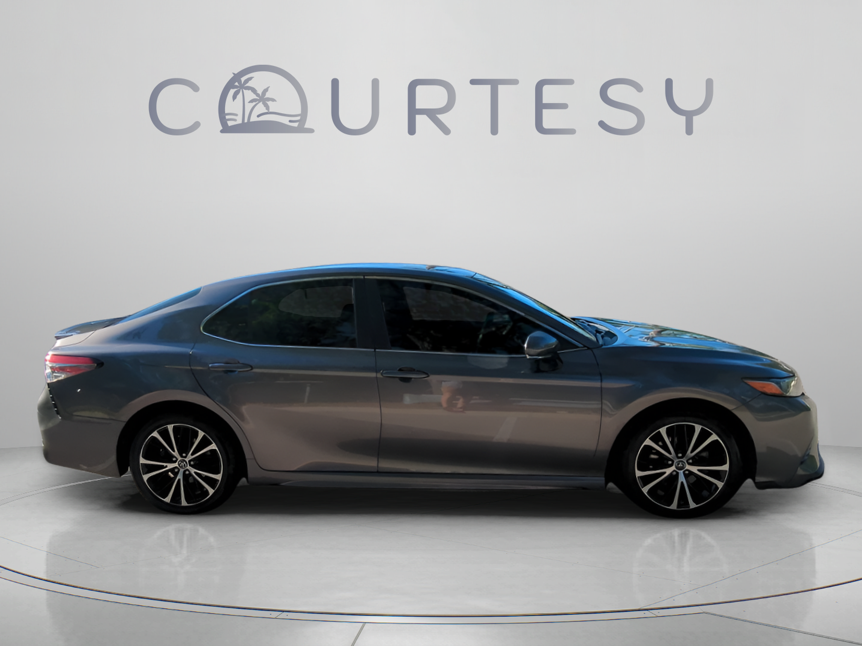 Used 2018 Toyota Camry SE w/ Convenience Package FWD image 8