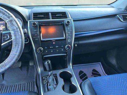 Used 2016 Toyota Camry SE image 11