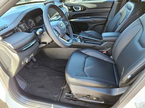 New 2025 Jeep Compass Limited w/ Sun & Sound Group image 18