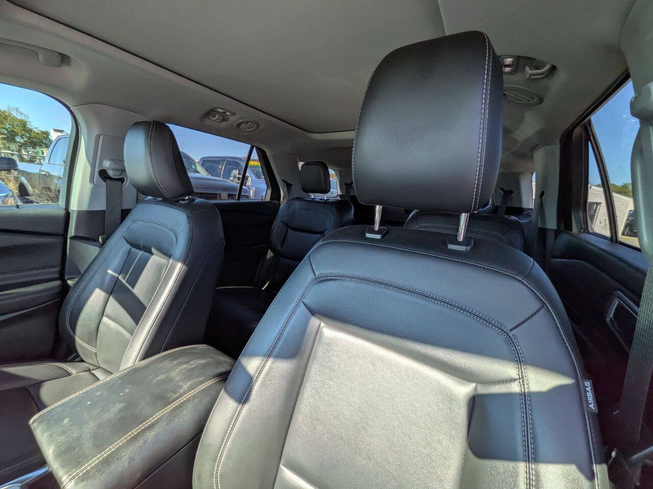 Used 2021 Ford Explorer XLT w/ Equipment Group 202A AWD/4WD image 12