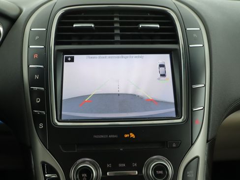 Used 2019 Lincoln Nautilus Select w/ Cargo Utility Package FWD image 17