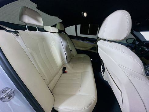 Used 2021 BMW 530i w/ Premium Package image 11