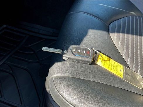 Used 2023 Toyota Camry SE image 11