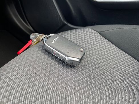 Used 2025 Kia Soul LX w/ LX Technology Package image 21