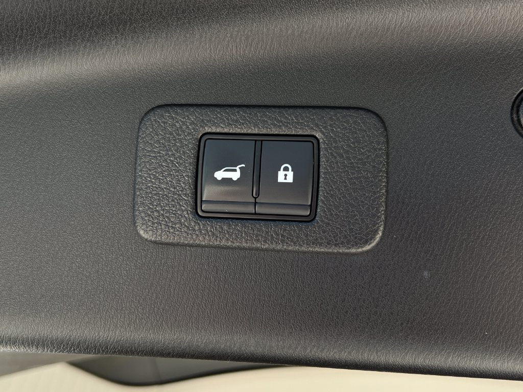 Used 2023 Nissan Armada SL w/ Captain's Chairs Package RWD image 24