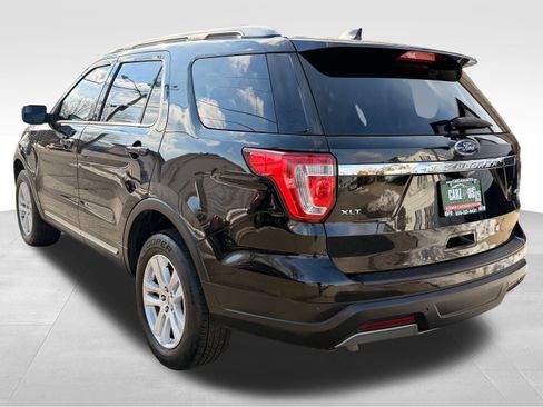 Used 2019 Ford Explorer XLT image 9