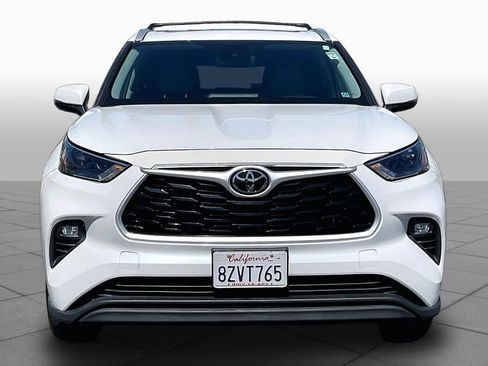 Used 2022 Toyota Highlander XLE FWD image 3