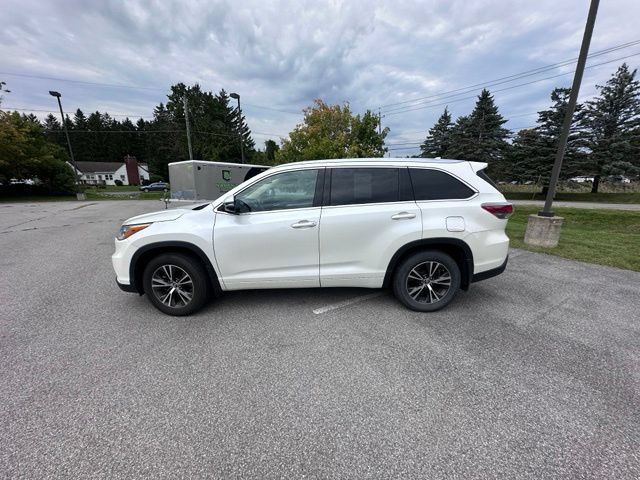 Used 2016 Toyota Highlander XLE AWD/4WD image 6