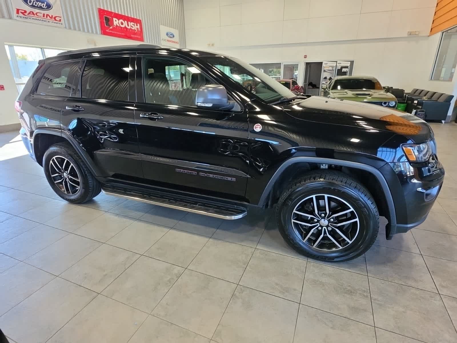 Used 2017 Jeep Grand Cherokee Trailhawk AWD/4WD image 5