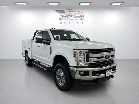 Used 2019 Ford F250 XLT w/ XLT Premium Package image 3