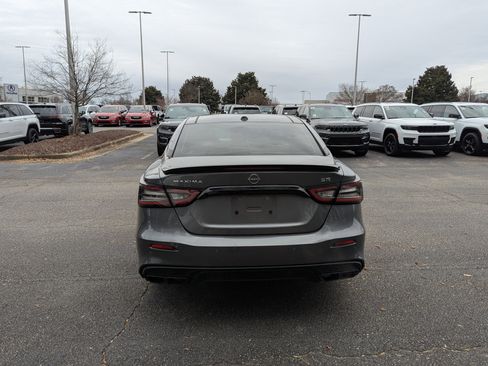 Used 2023 Nissan Maxima SR w/ Sport Mat Group image 2