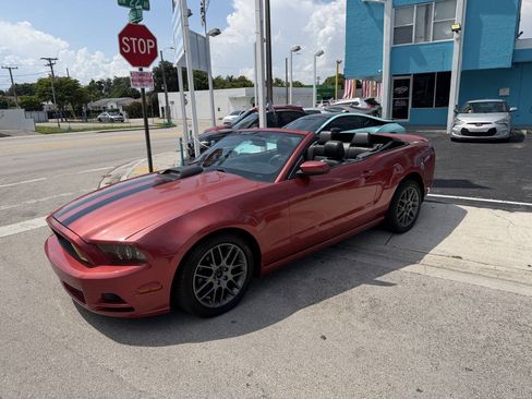 Used 2013 Ford Mustang Premium RWD image 10