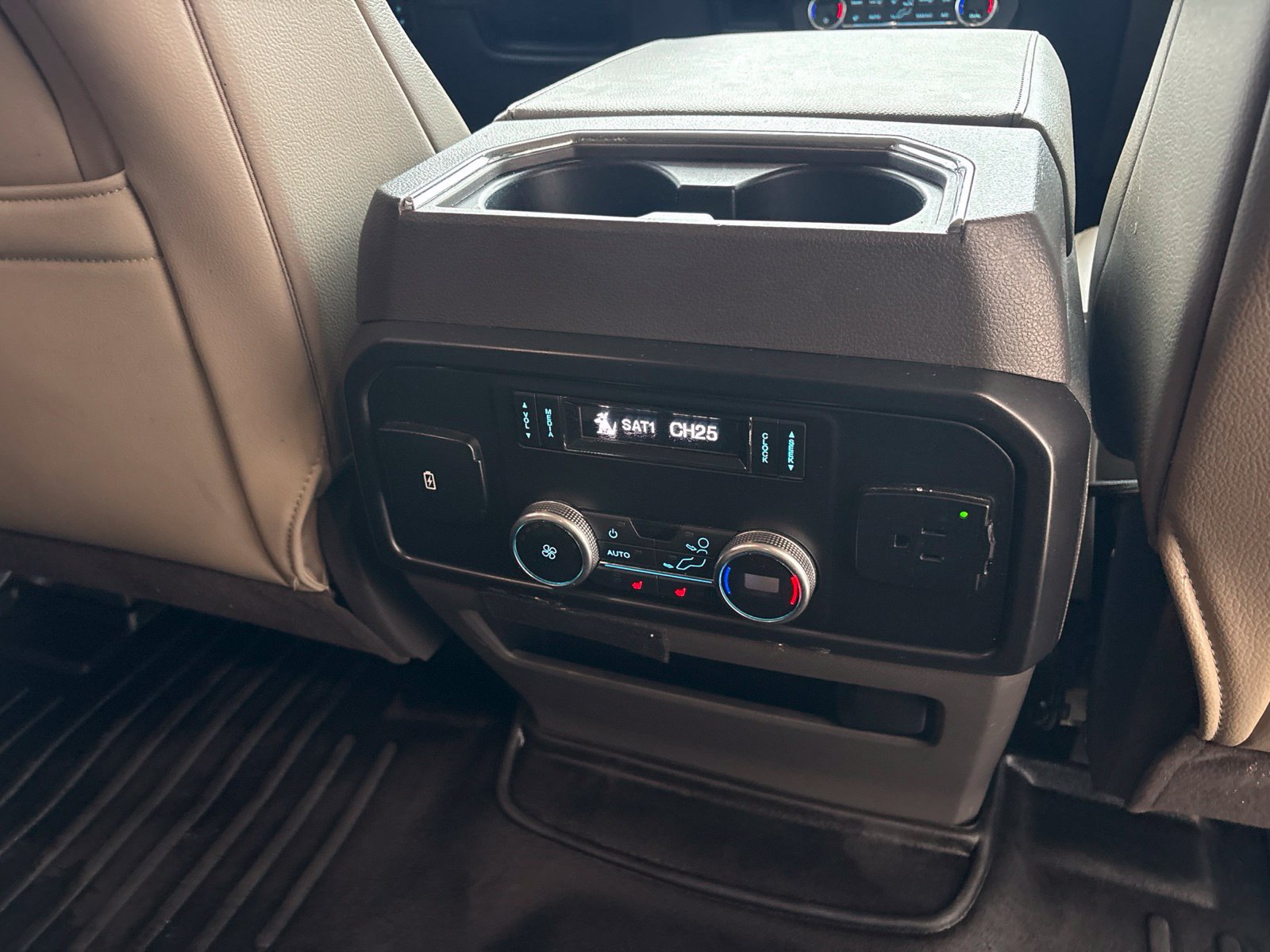 Used 2019 Ford Expedition Max Limited w/ Driver Assistance Package RWD image 24