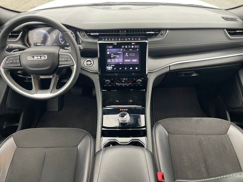 Used 2023 Jeep Grand Cherokee Altitude image 21