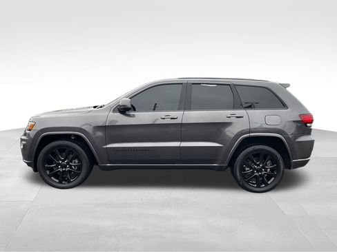 Used 2021 Jeep Grand Cherokee Laredo X image 2