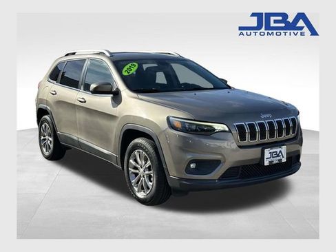 Used 2019 Jeep Cherokee Latitude Plus w/ Comfort/Convenience Group image 1