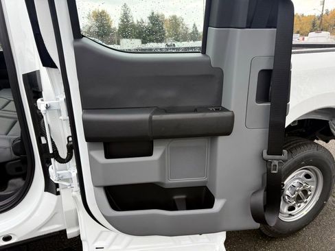 New 2026 Ford F250 XL w/ XL Chrome Package image 20