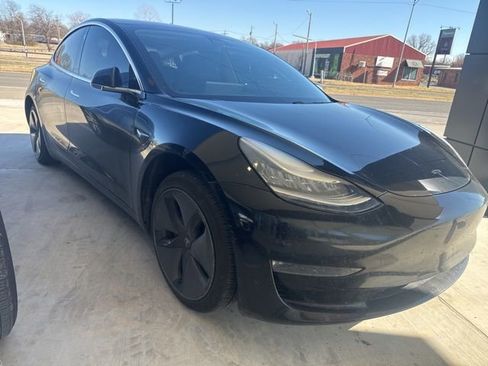 Used 2019 Tesla Model 3 Standard Range Plus image 1